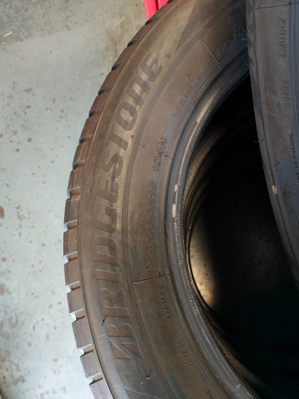 Bridgestone Pneumatici & Ruote complete: Winterreifen 225/60 R18 – Usato da Oberengstringen venduto da Reifen-Lagerverkauf 2