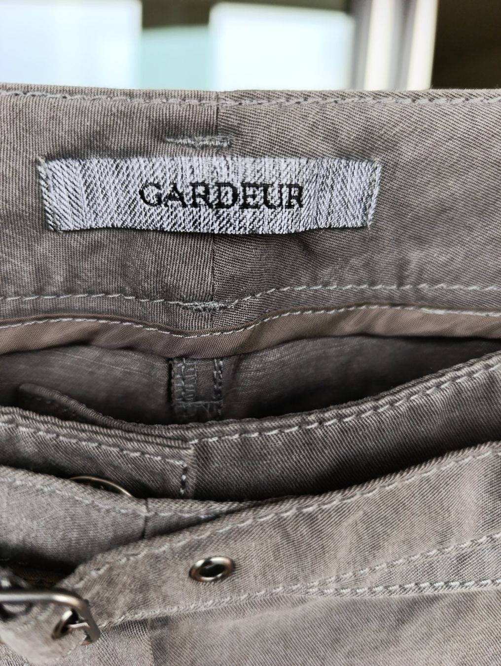 Pantaloni: Damen Capri Gr 36 – Usato da Zürich venduto da VorlonShadow 2