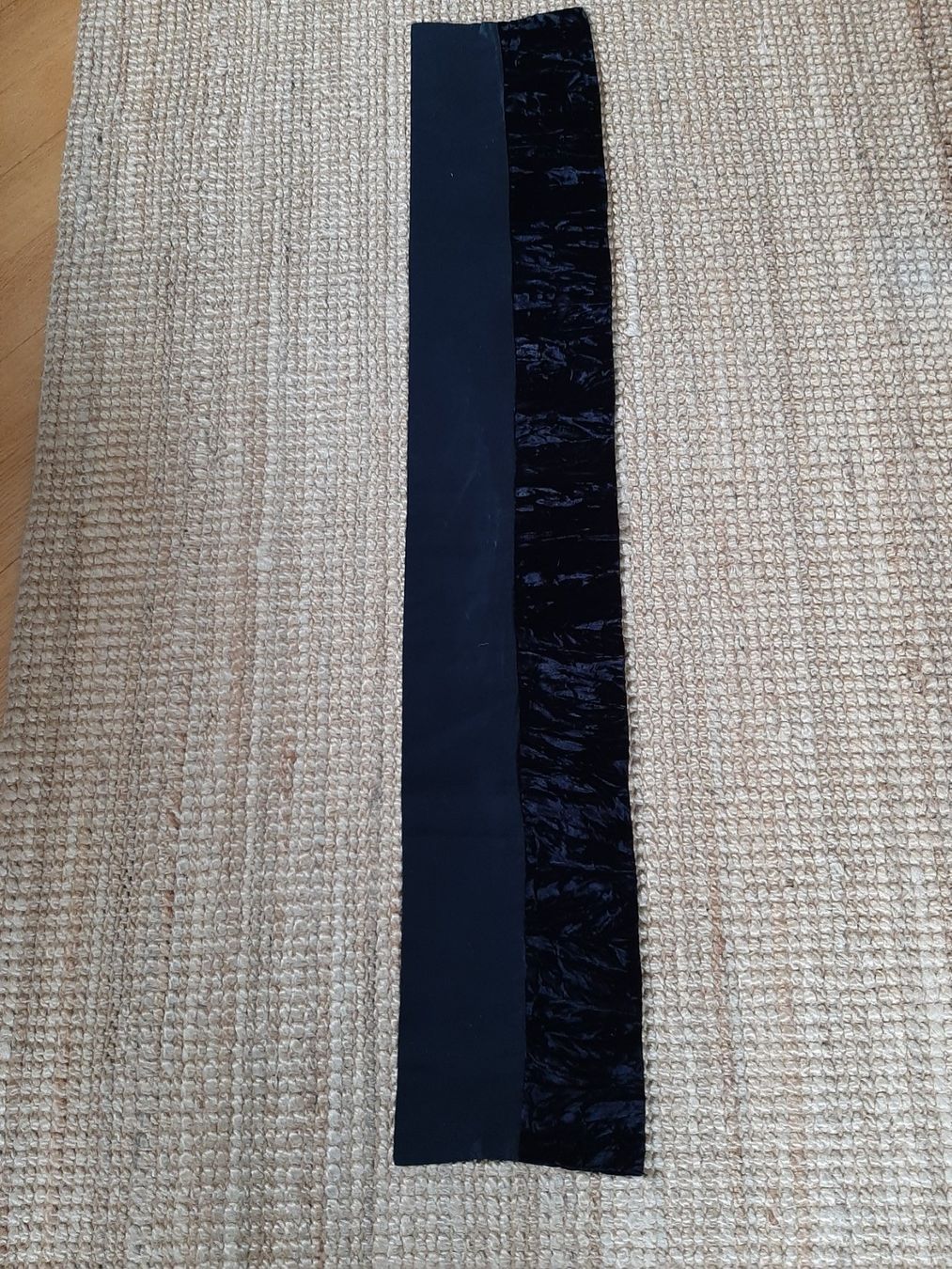 Foulard & Sciarpe: Foulard en velours noir – Usato da Lausanne venduto da Cognitia 1