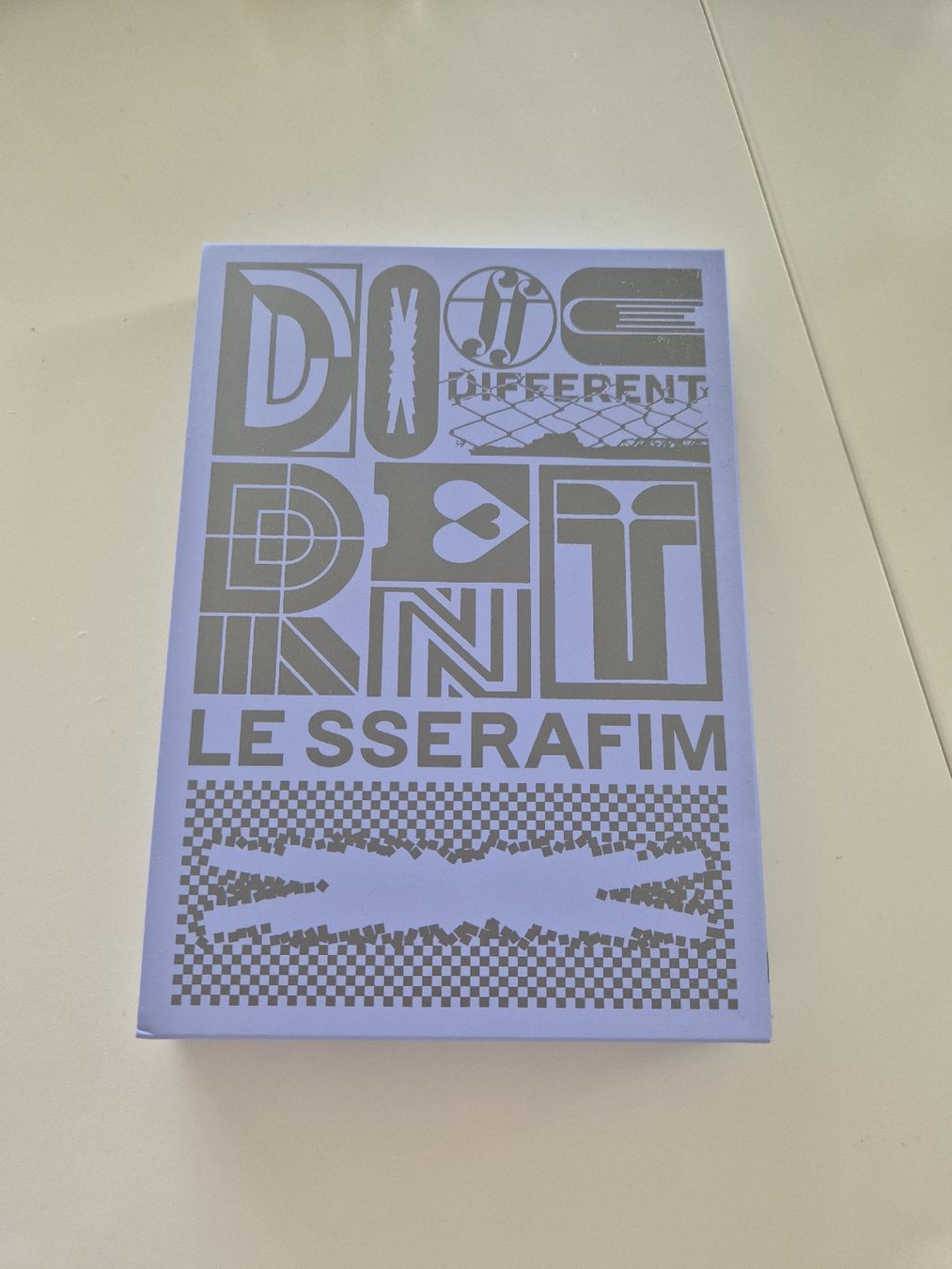 CD: Le Sserafim - Different – Nuovo (secondo la descrizione) da Beinwil am See venduto da noeliaz14