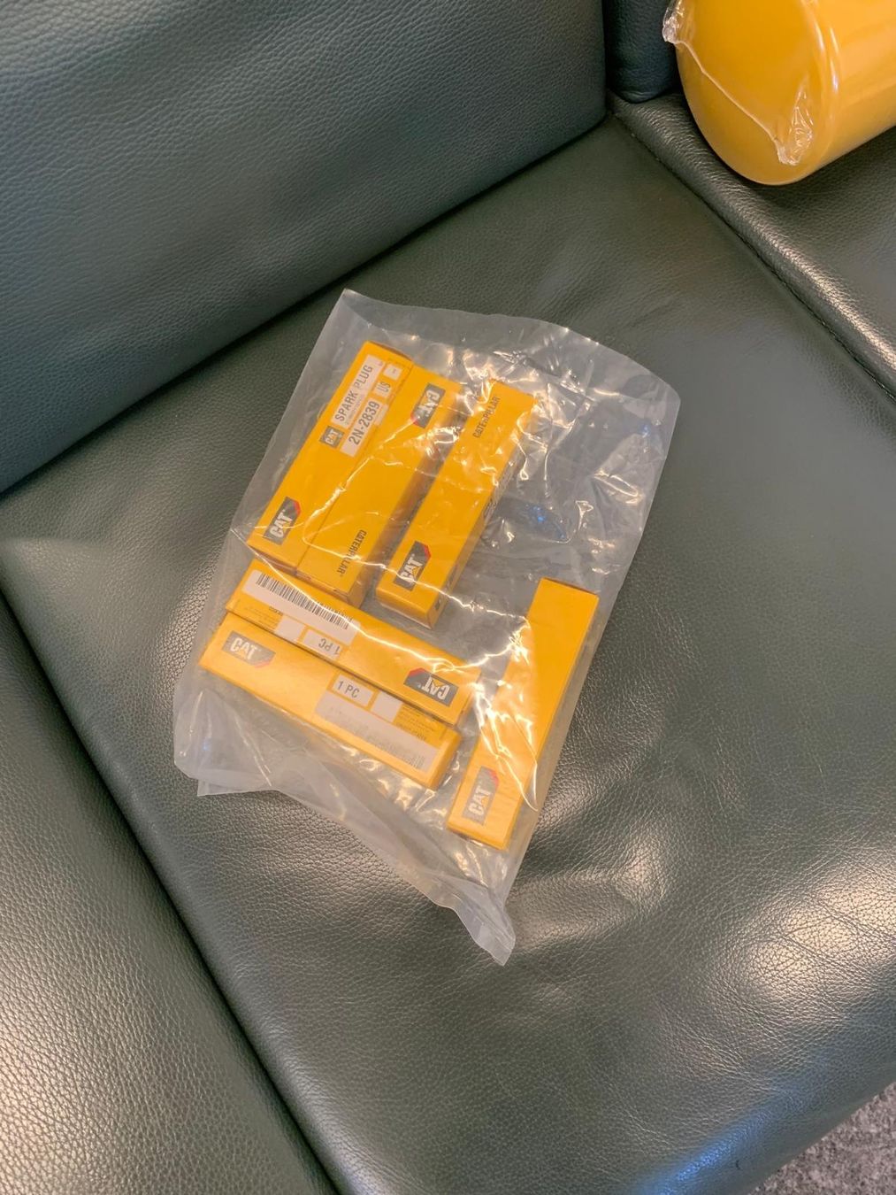 Alle Autoersatzteile: CAT Zündkerzen + Ölfilter neu – Neu und originalverpackt aus Grüt (Gossau ZH) von wisdomio7 8