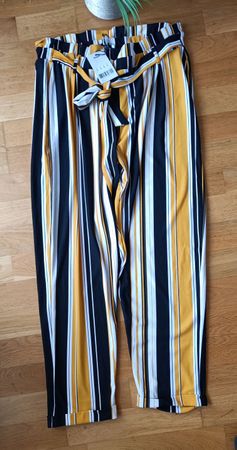 Pantalon rayé tendance avec ceinture à nouer - Taille M