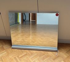 Spiegel mit Leuchte ab Ausstellung