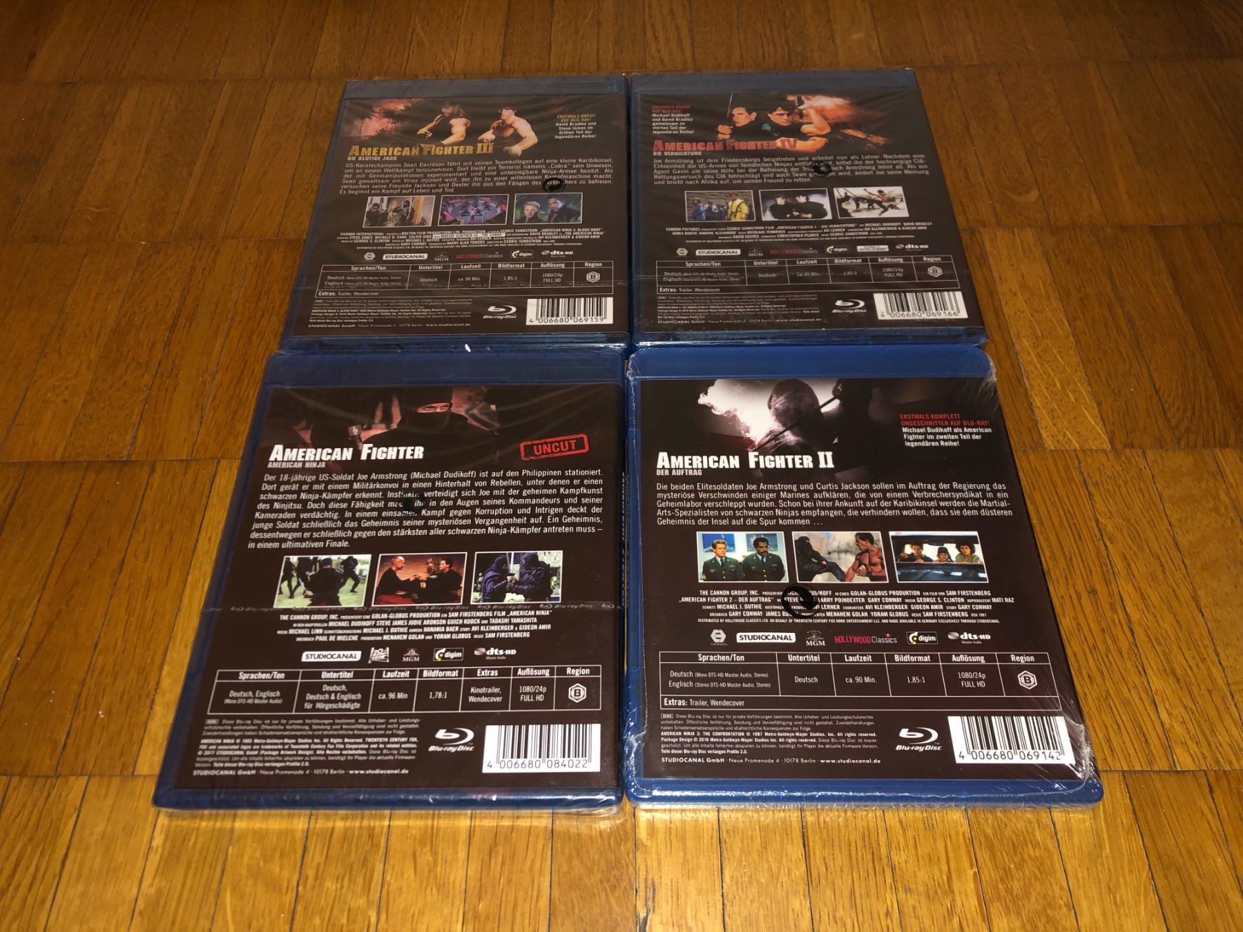 Tutti i DVDs: American Fighter 1,2,3 & 4 - 4 BLU-RAY-S - UNCUT – Nuovo e nell'imballaggio originale da Basel venduto da havsok 1