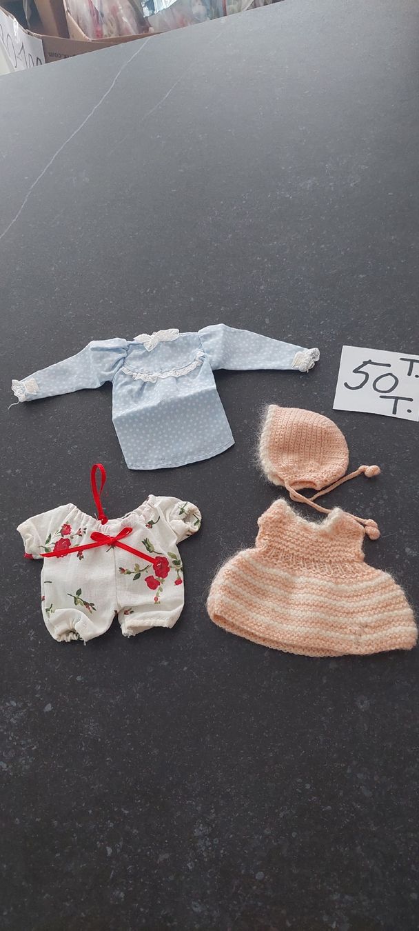 Bambole: Kleine Puppenkleidchen – Usato da Muri AG venduto da nindo1