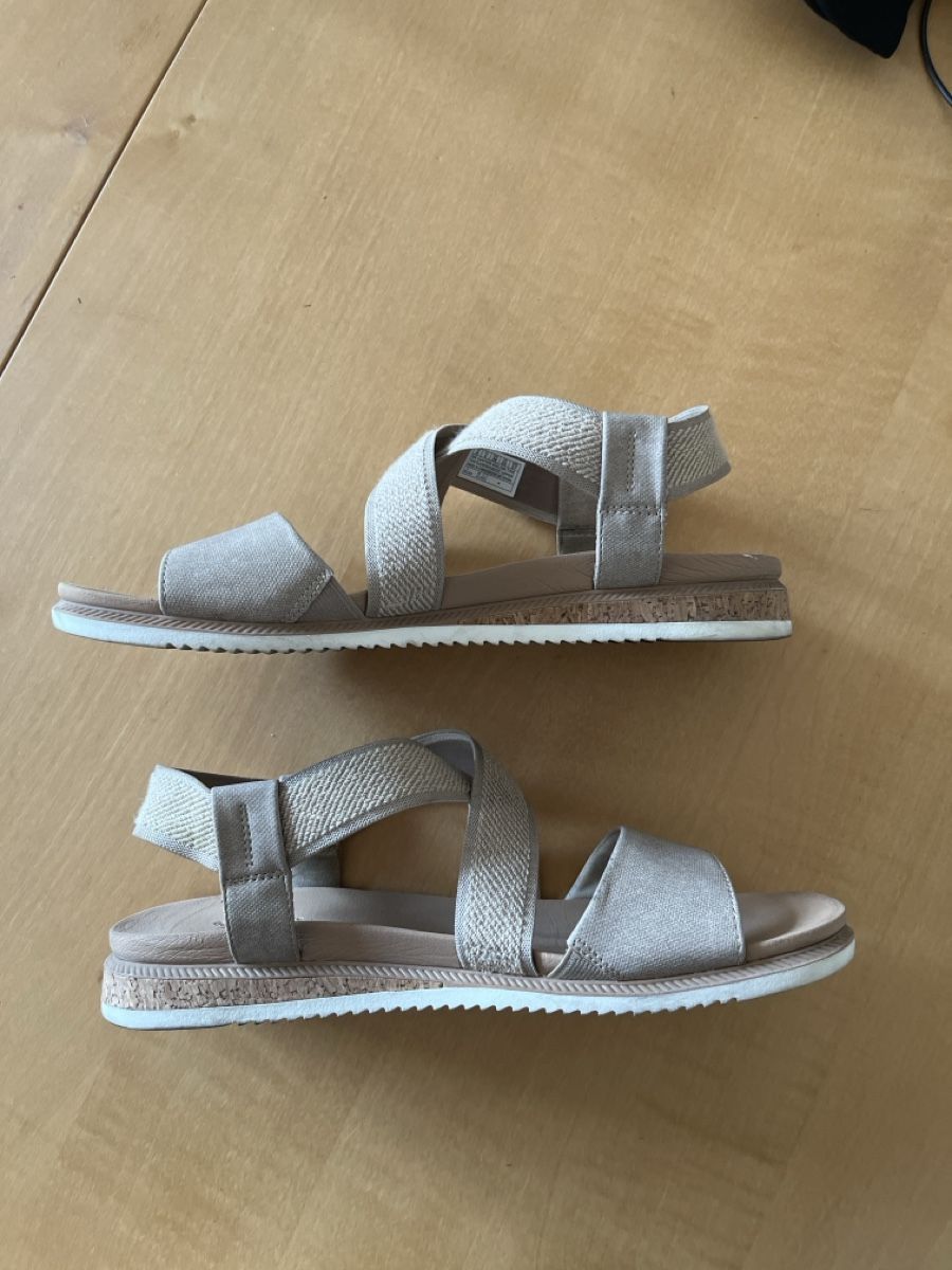 Skechers Damenschuhe: Beige Sandalen von Skechers – Gebraucht aus Basel von tiadolma 1