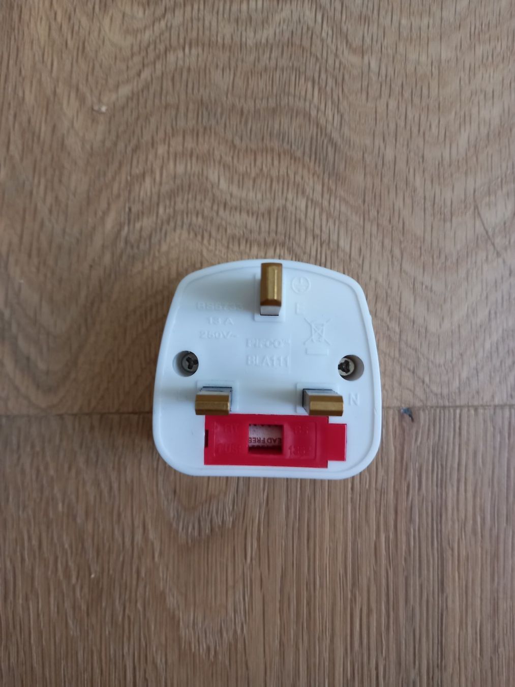 Laufwerke & Adapter: Adapter für England – Gebraucht aus Aarburg von chregi79 1