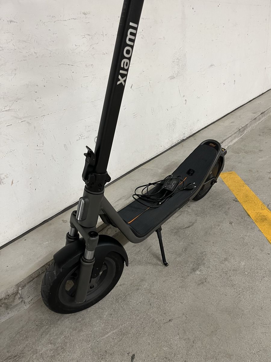Xiaomi Kickboard: E Scooter 12 Monate alt – Gebraucht aus Zürich von divertimento4 3