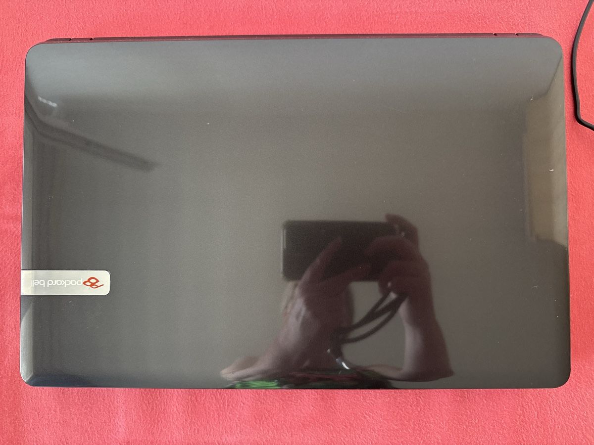 Portables: Packard Bell Notebook mit Zubehör – D'occasion à Horgen par CS75 3