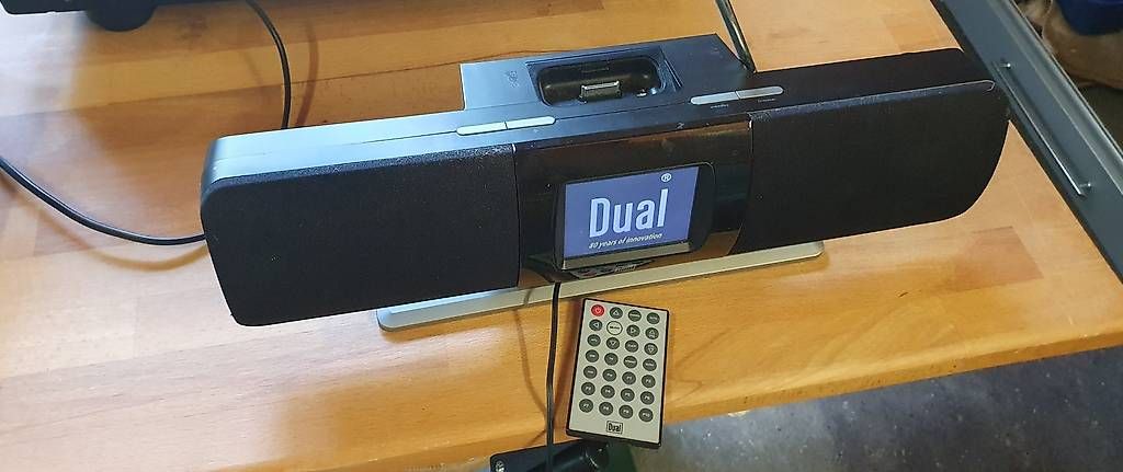 Dockingstation: Dual Ipod Dockingstation mit Radio – Gebraucht aus Nidau von jul_6tpv