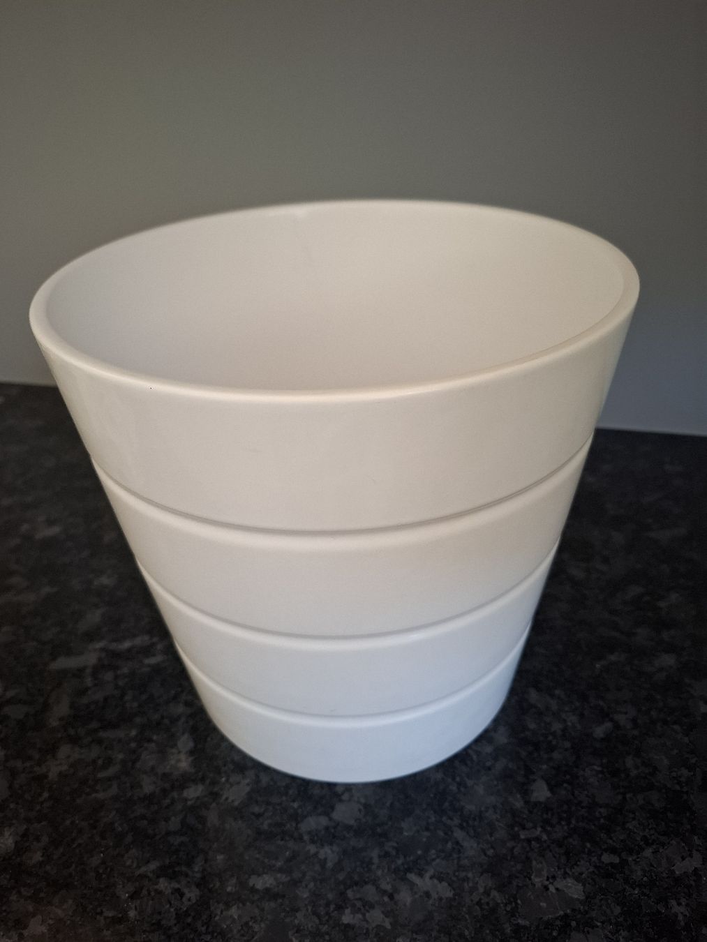 Ikea Vasi per fiori: Pot de fleurs blanc, modèle "Emmumma" Ikea 27cm diamètre – Usato da Neuchâtel venduto da FloKo88 2