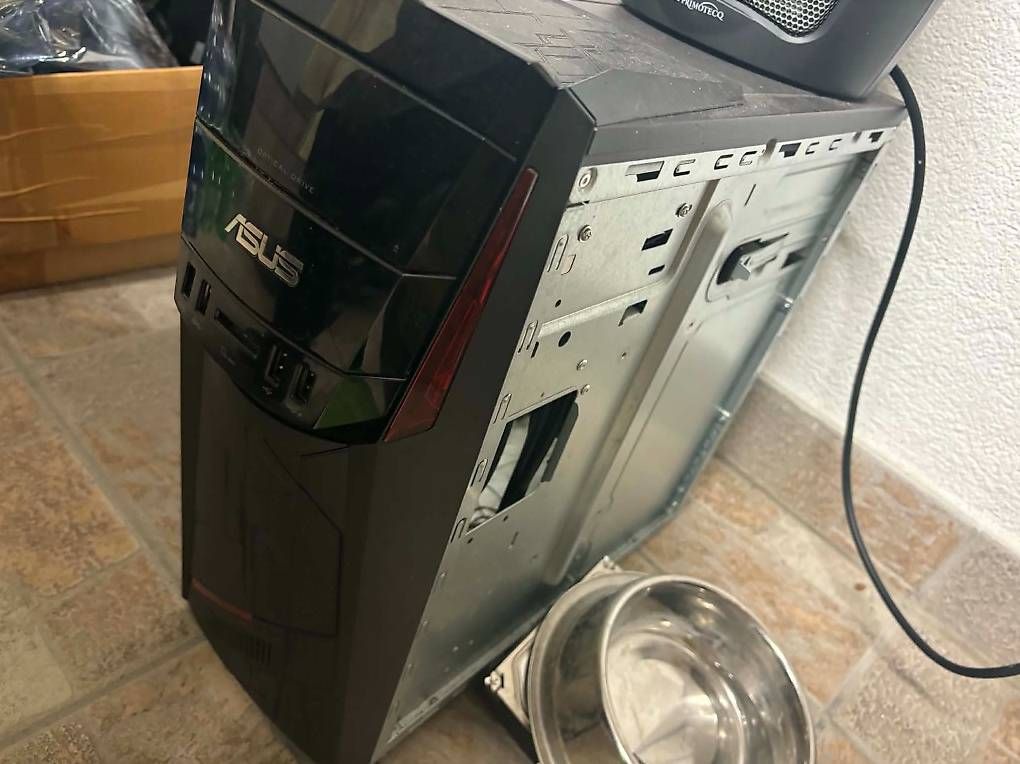 Boîtiers: Asus Gehäuse – Défectueux à Niederuzwil par LA-Electronics