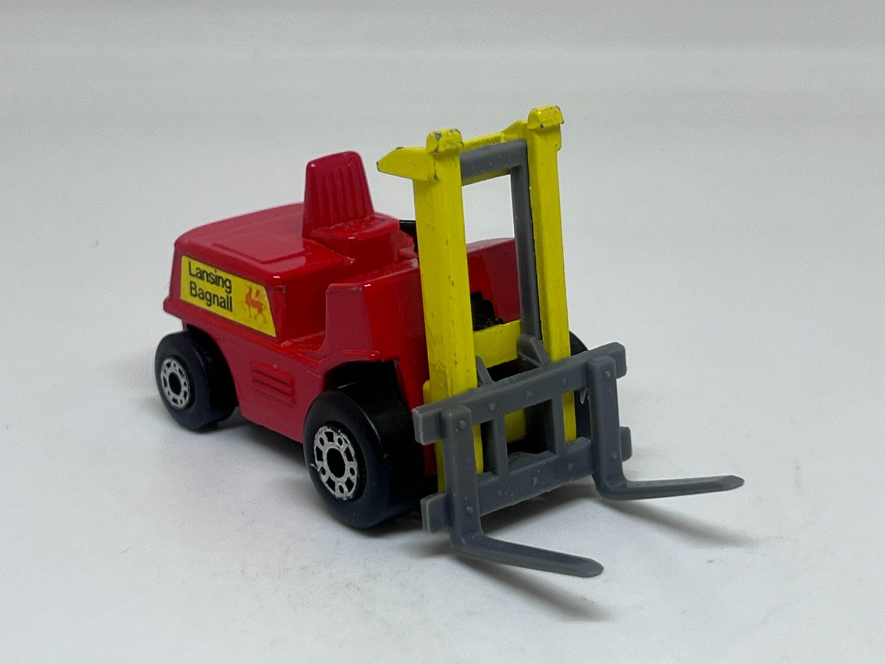 Matchbox Modellini d'auto: Matchbox Fork Lift Truck #395 – Usato da Wildegg venduto da LaaBoutique
