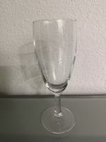 35 Sektgläser (Champagner), 16cm hoch, in Transportkiste