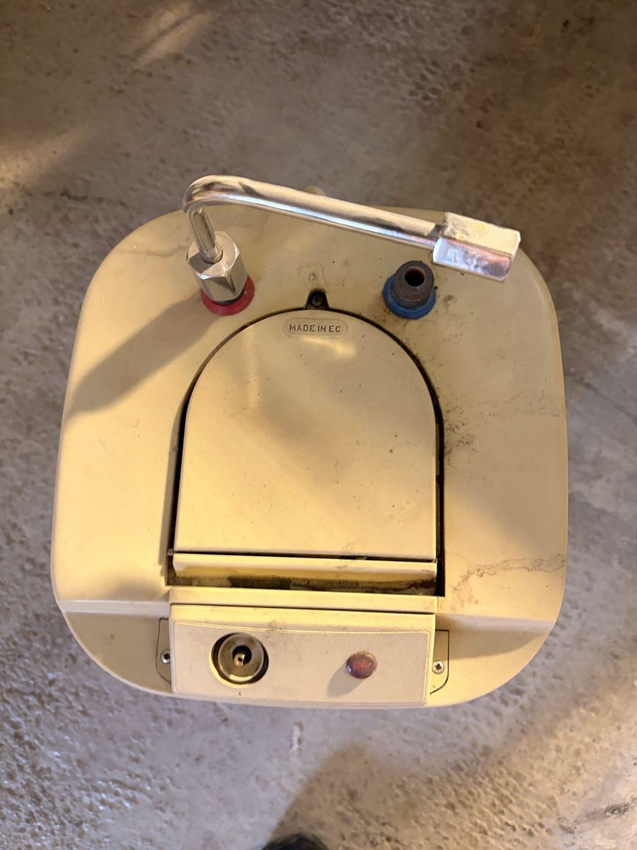 Installations sanitaires: Boiler 230 v durchlauferhitzer – D'occasion à Naters par Headliner88 1