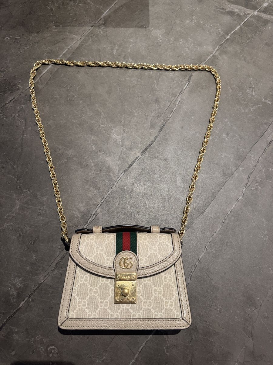 Gucci Borse da donna: Gucci Tasche beige mit GG Muster – Usato da Schindellegi venduto da Leormn_ch