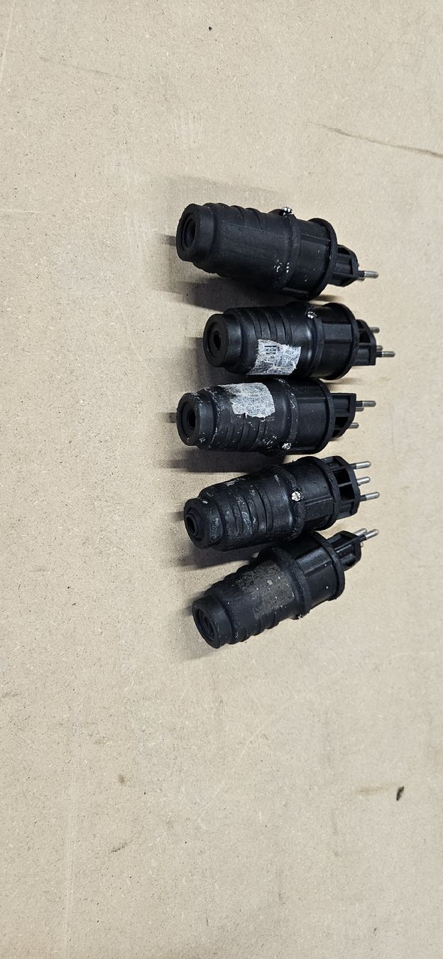 GIFAS Spine: 5x Stecker 3-polig 250V IP44  – Usato da Baar venduto da Vel...Baar45 2