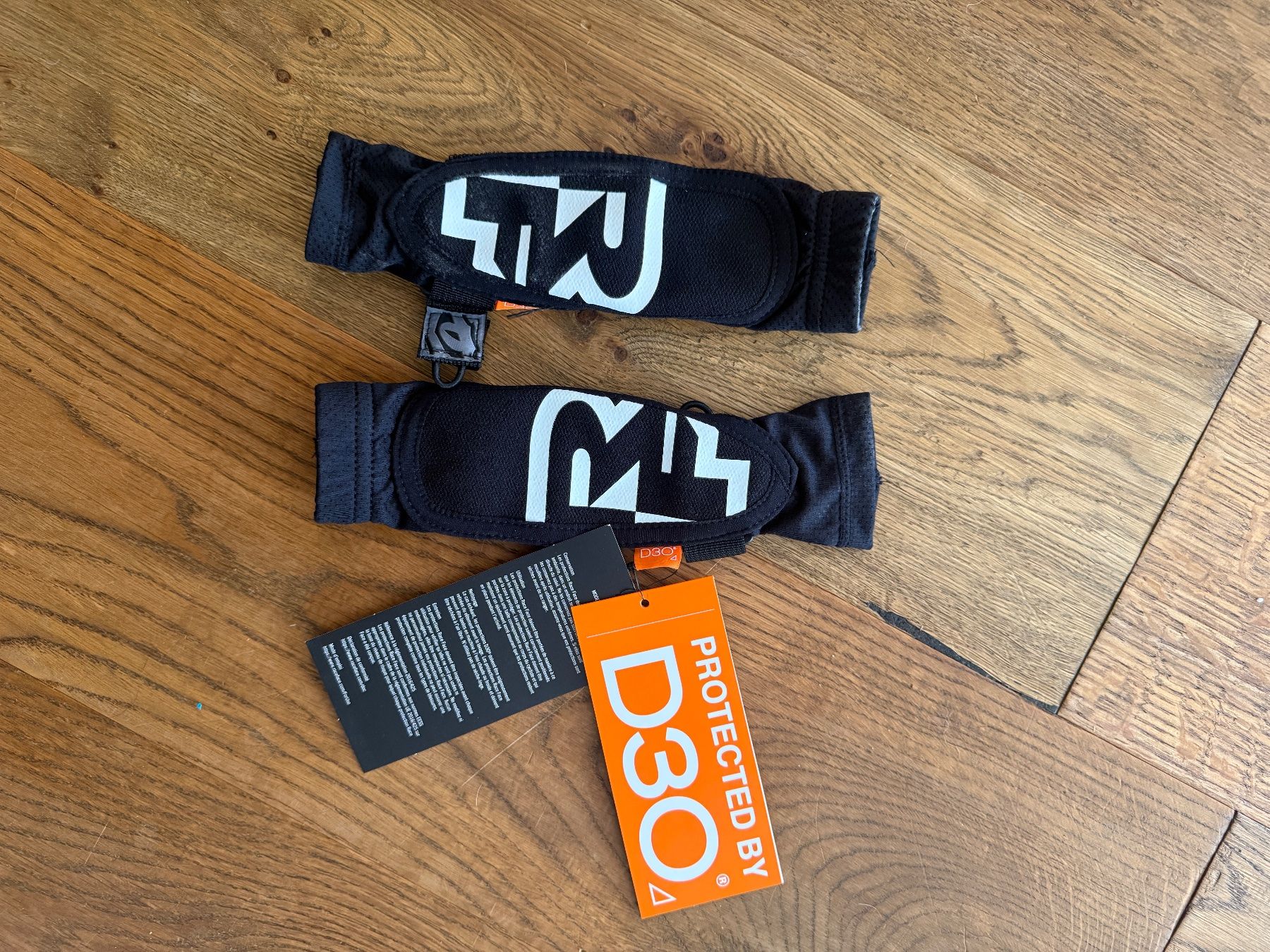 Schutz & Schoner: Elbogenschohner Race Face – Neu und originalverpackt aus winterthur von roman1990