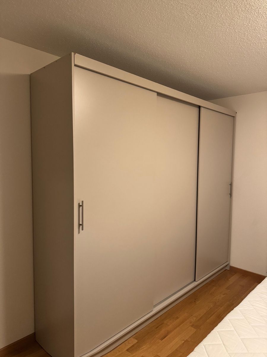 Mobile-home: Set di mobili da arredamento  – D'occasion à Jona par api_vd98 5