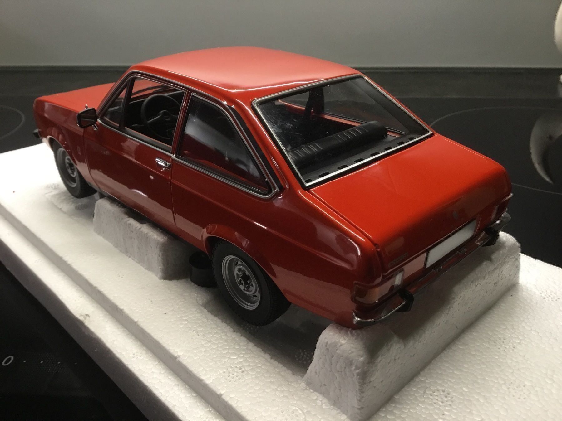 Modellbausätze & Standmodelle: Ford Escort II, Massstab 1:18 – Neu und originalverpackt aus Erlenbach im Simmental von Model_box 4
