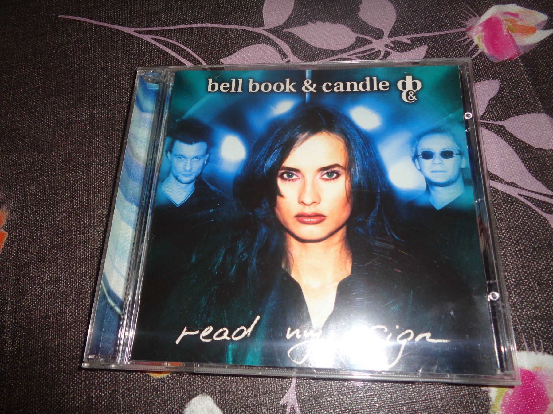 CD: Bell Book & Candle - Read my Sign CD – Usato da Olten venduto da Disc-Ausverkauf