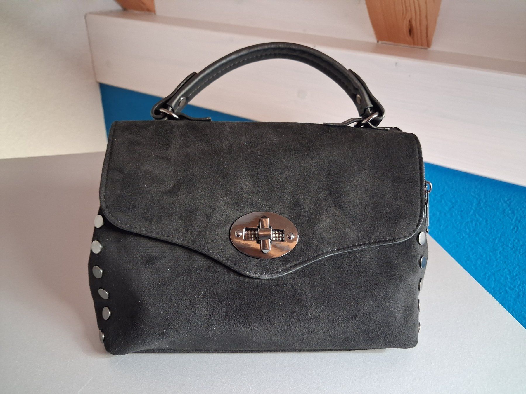 Taschen für Damen: HANDTASCHE SCHWARZ WILDLEDER – Neu (gemäss Beschreibung) aus langnau von Santos1411