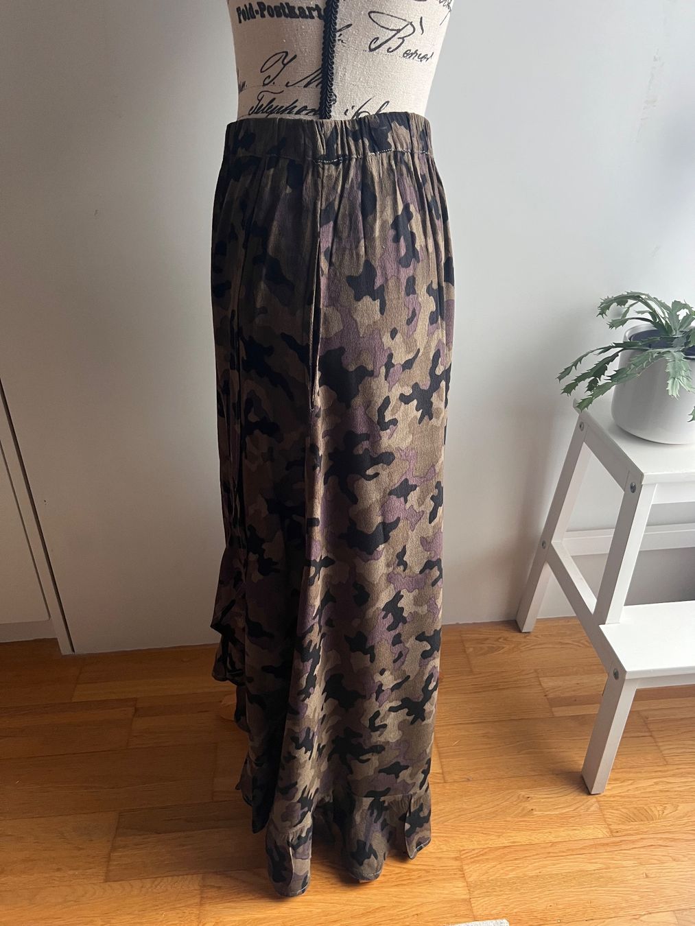 Gonne: Maxi Wrap Rock Camouflage-Muster Grösse S – Usato da Hünenberg See venduto da mississauga 7