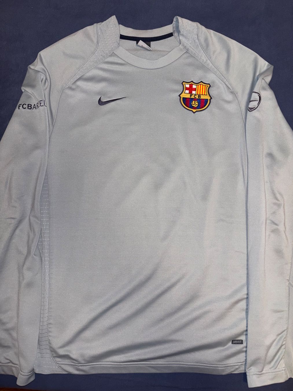 Nike Maglioni & Felpe: FC Barcelona Trainings Top Pullover Nike Ronaldinho – Usato da Rain venduto da JerseyLegends