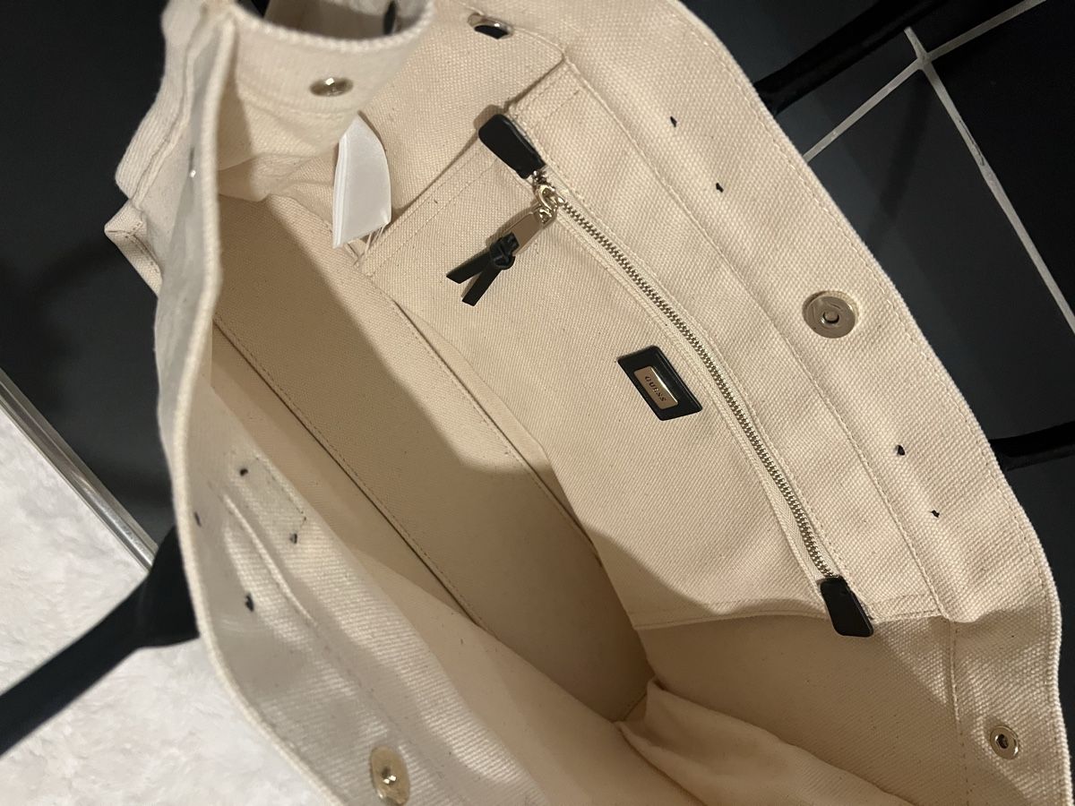 Guess Sacs femmes: Tasche Guess Neu – Neuf avec emballage d'origine à Heimberg par mira777 1