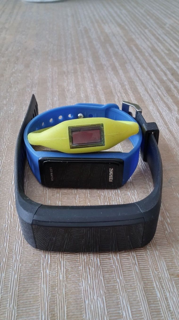 Smartwatch: Lot 3  Fitnesstracker Smartwatch – Defekt aus Zürich von sendbad 1