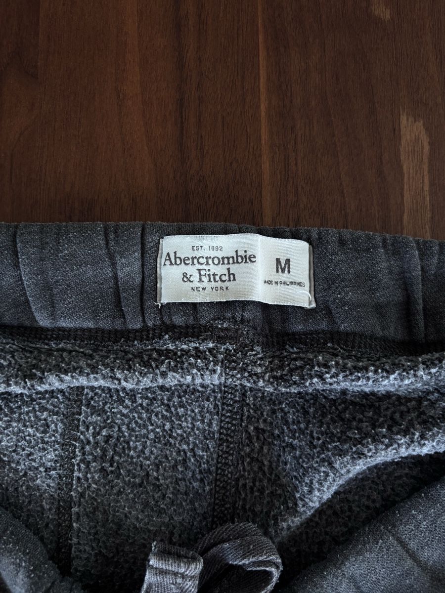 Abercrombie Pantaloni: Abercrombie & Fitch Trainerhosen – Usato da Jona venduto da yan_sg85 2