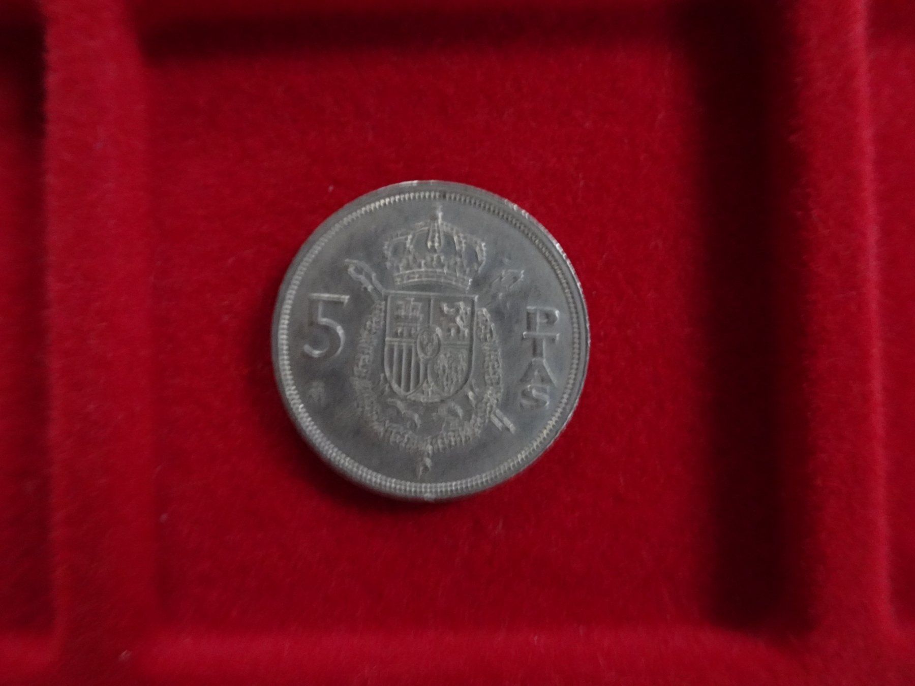 Tutti le monete: 5 Pesetas Spanien 1983 - M401 – Usato da Küssnacht am Rigi venduto da Kleinpreis-Shop