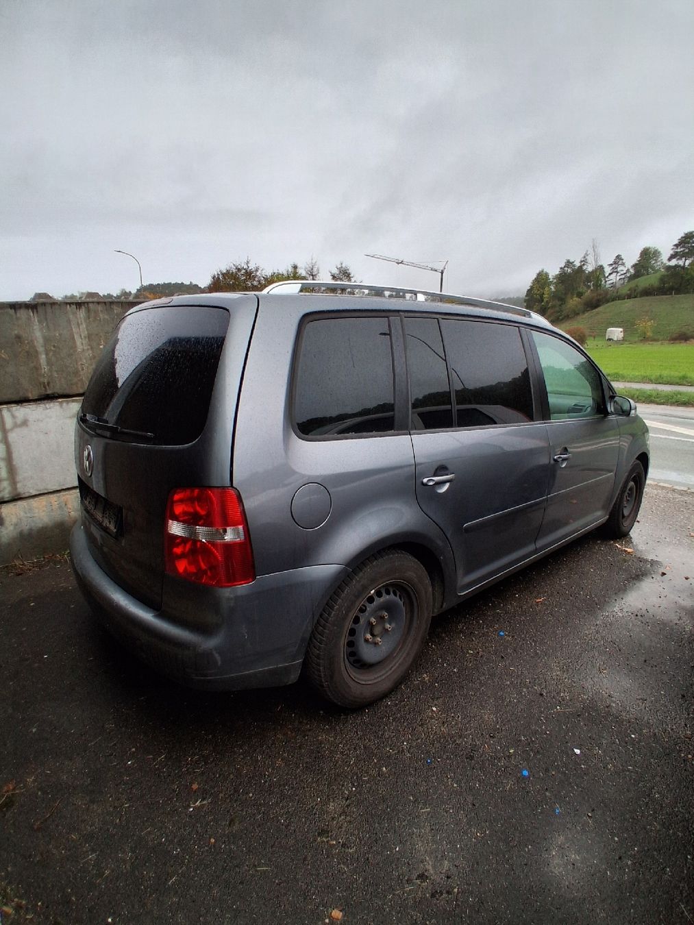 VW Autos: Vw Touran 2.0 FSI – Gebraucht aus Courrendlin von seb_7qrh 1