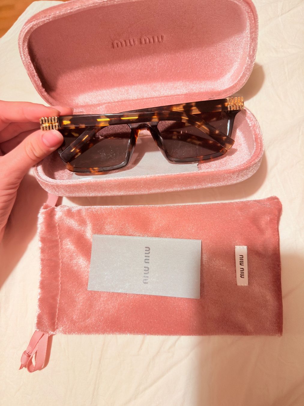 Occhiali & Lenti: Miu Miu Sonnenbrille A05S – Nuovo (secondo la descrizione) da Zürich venduto da bar_9nrk 1