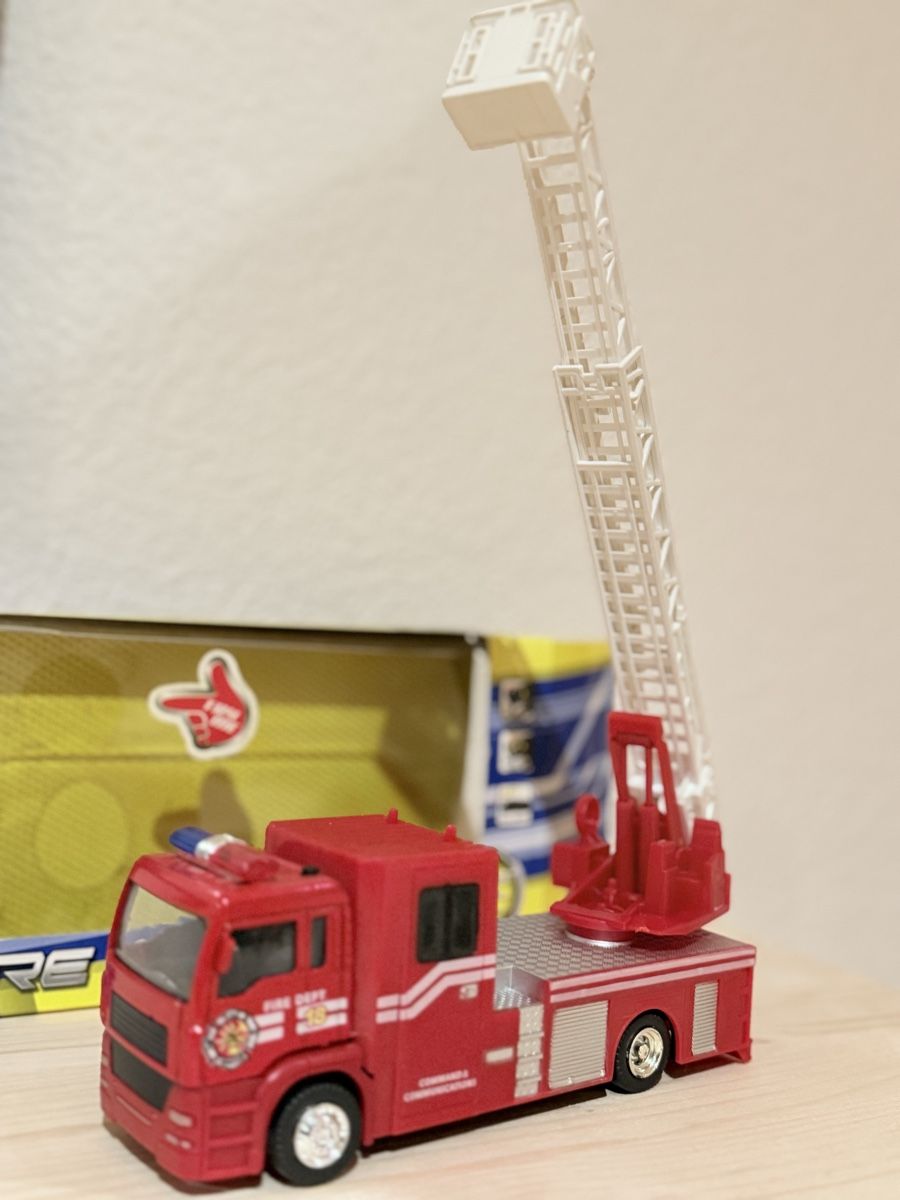 Voitures modèles: Feuerwehrauto mit Drehleiter – D'occasion à Affoltern BE par _Kaeser_