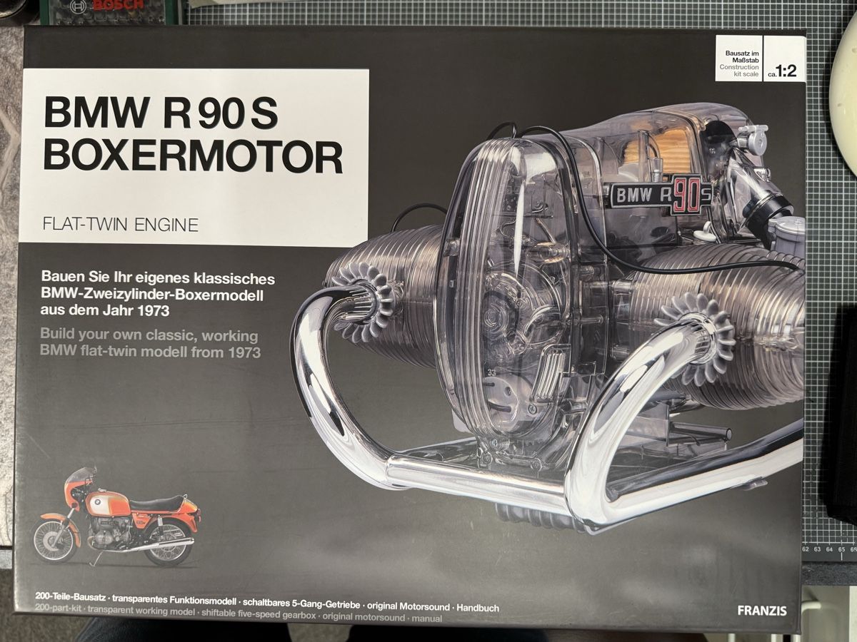 Kit di modellismo & Modellini statici: BMW R 90 S Motor Modell – Nuovo e nell'imballaggio originale da Oberengstringen venduto da Cebony