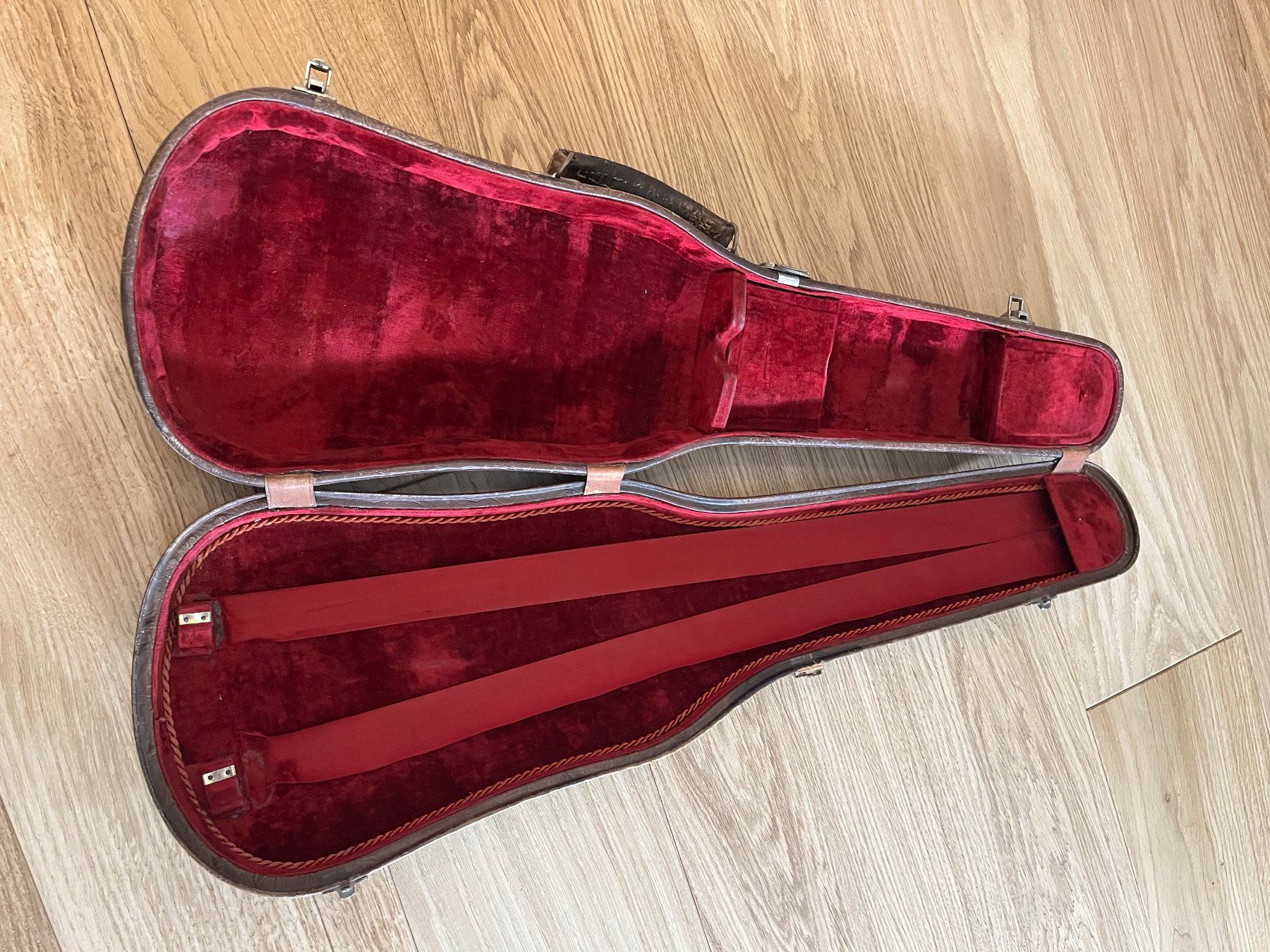 Strumenti musicali: Etui pour violon 4/4 début du 20e – Usato da Cortaillod venduto da Setscho 1