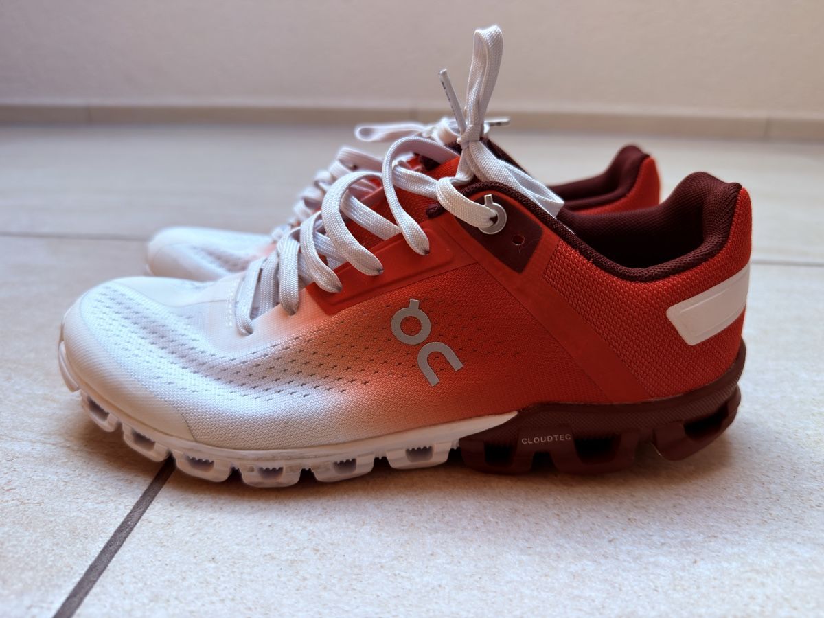 On Damenschuhe: On Cloudflow Laufschuhe Damen Grösse 37 Tokyo – Gebraucht aus Boningen von Tannsebaum 2