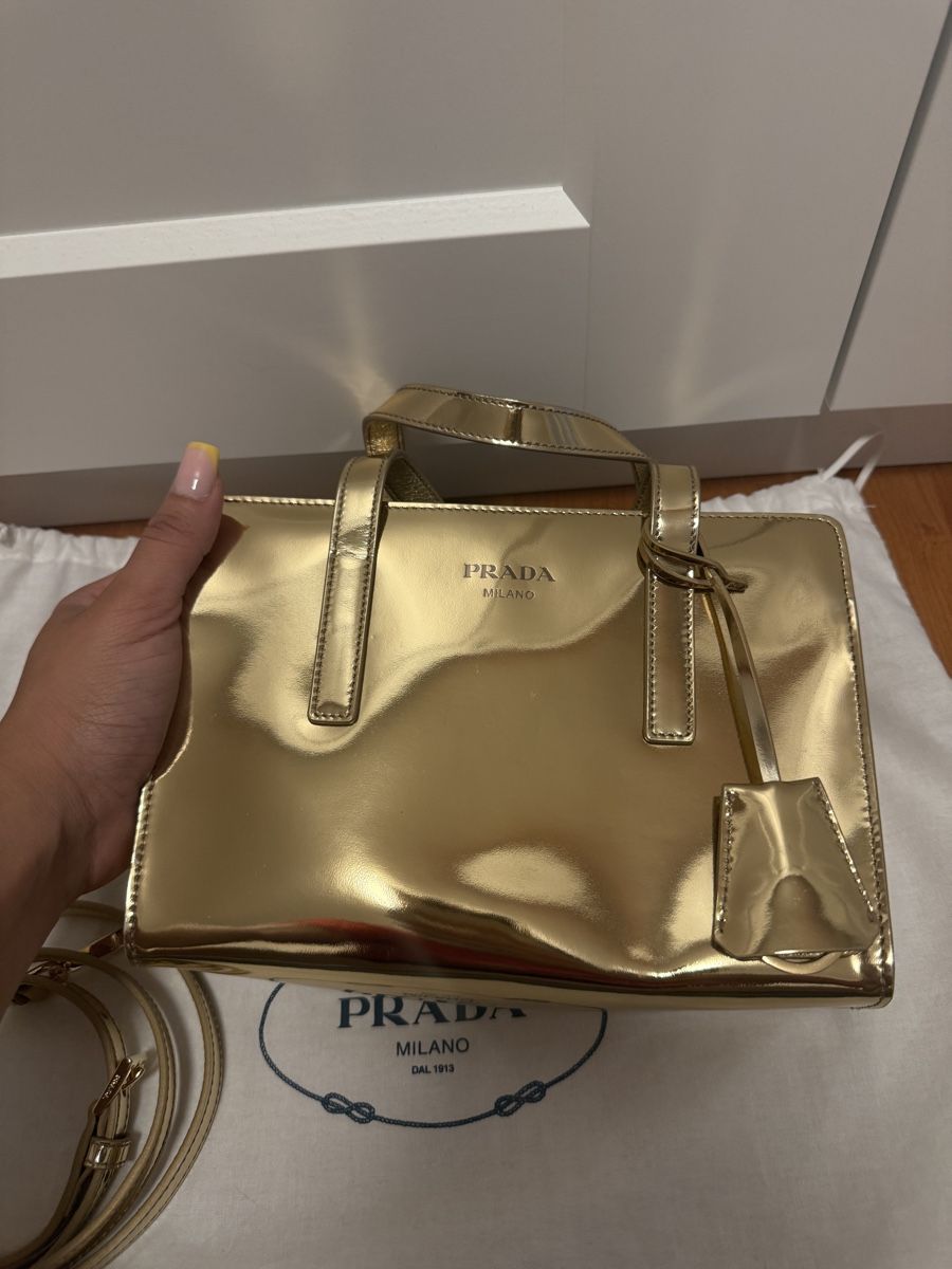 Prada Taschen für Damen: Prada Handtasche Metallic Gold – Gebraucht aus Lohn-Ammannsegg von aemu12 5