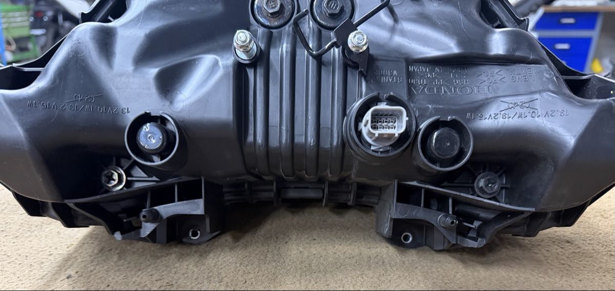 Honda Fari: Scheinwerfer Honda CBR1000R SP1 SC77 W3966 – Usato da Naters venduto da Kev1998 3