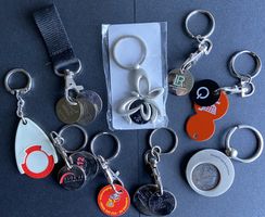 Diverse Schlüsselanhänger mit Einkaufs Jeton