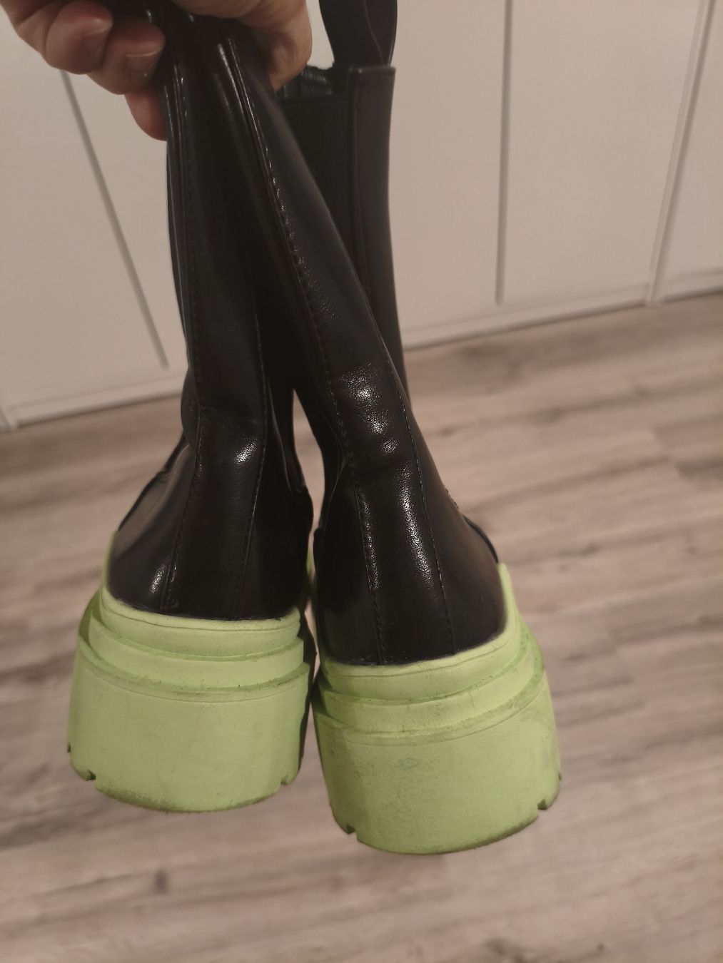 Scarpe da donna: scarpe in plastica – Usato da Bioggio venduto da OresteIronix