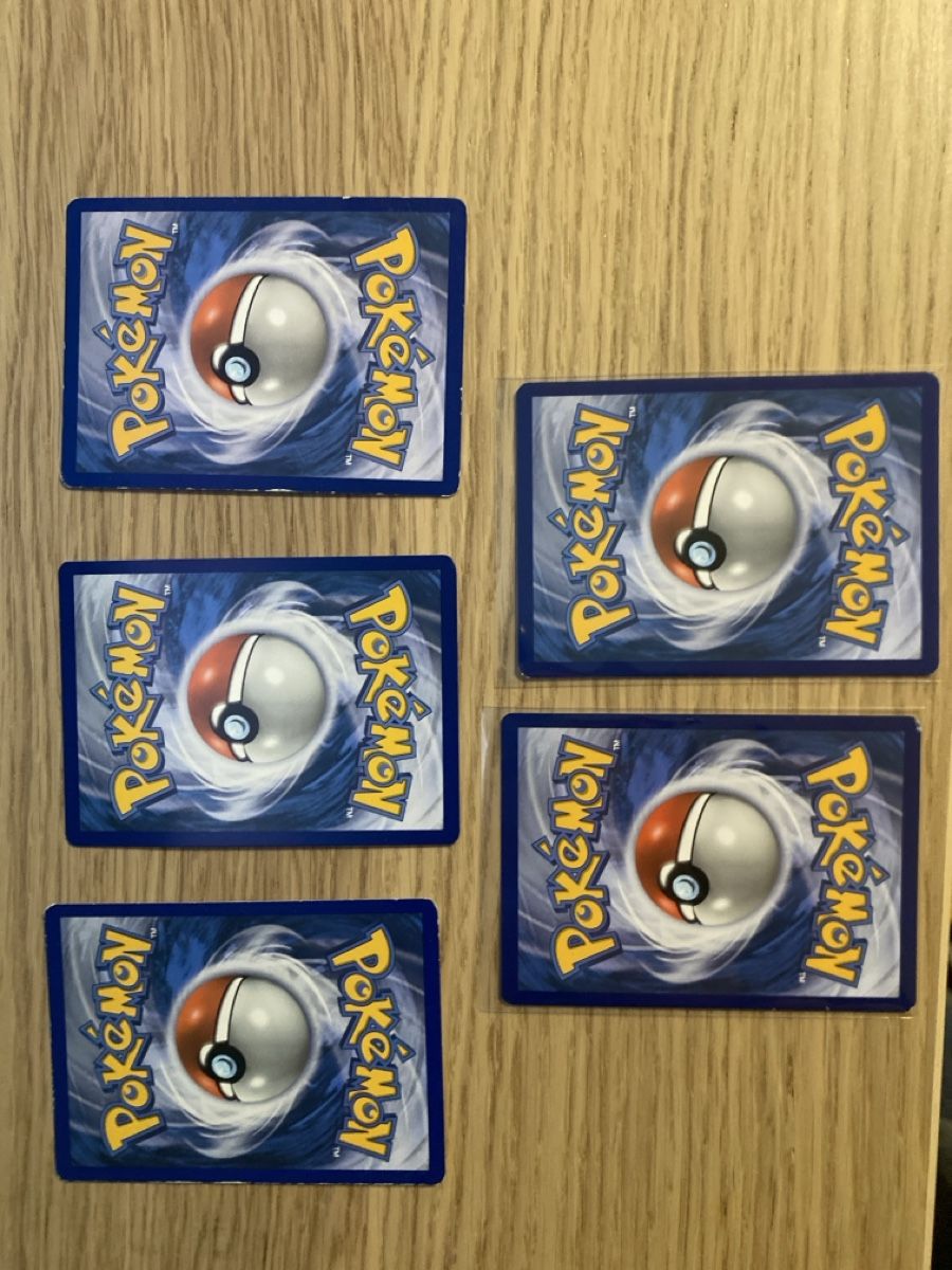 Cartoline: 5 old cards (Evolutions), 3 Holo, 2 normal – Usato da Buchs SG venduto da danilozf 1