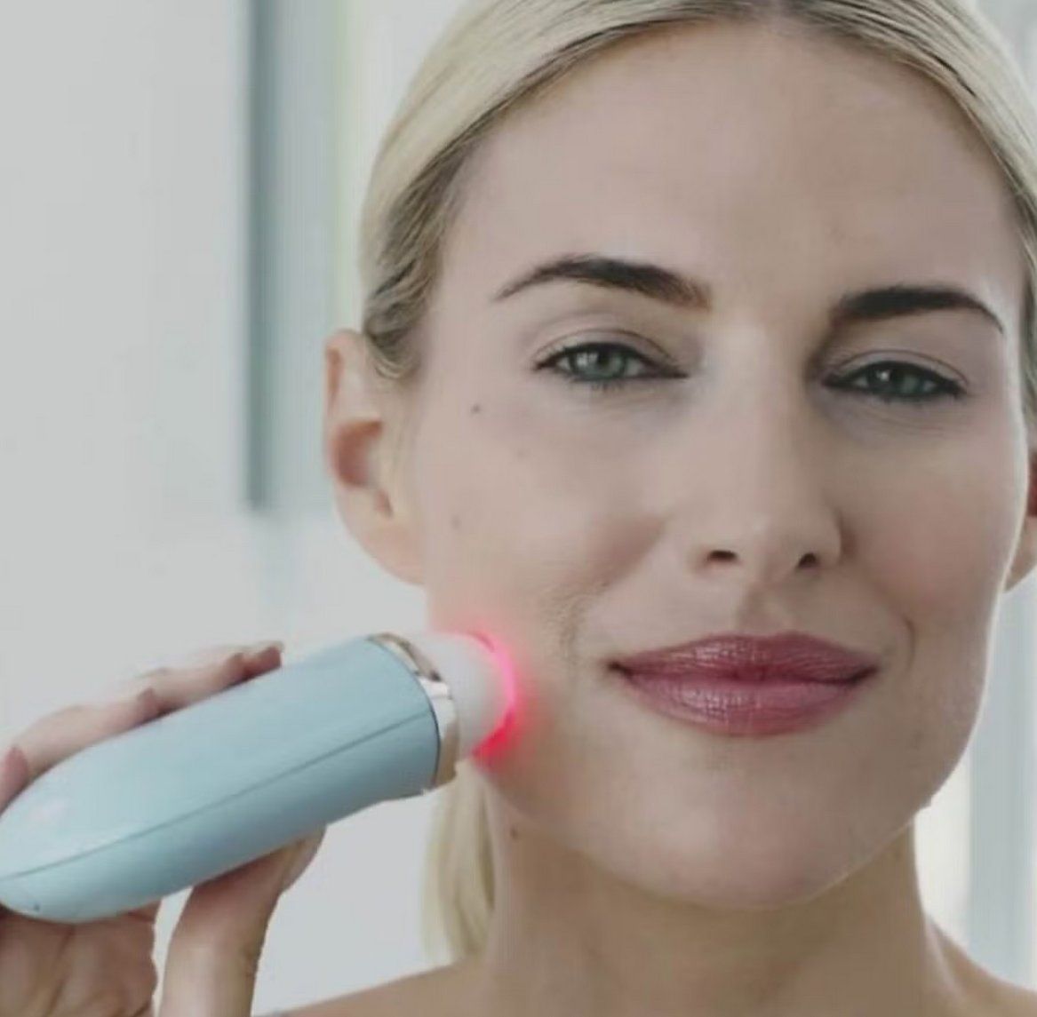 Cura del viso: Anti-Aging-Gerät iluminage   DAS YOUTH ACTIVATOR – Nuovo e nell'imballaggio originale da Zürich venduto da alplita 1