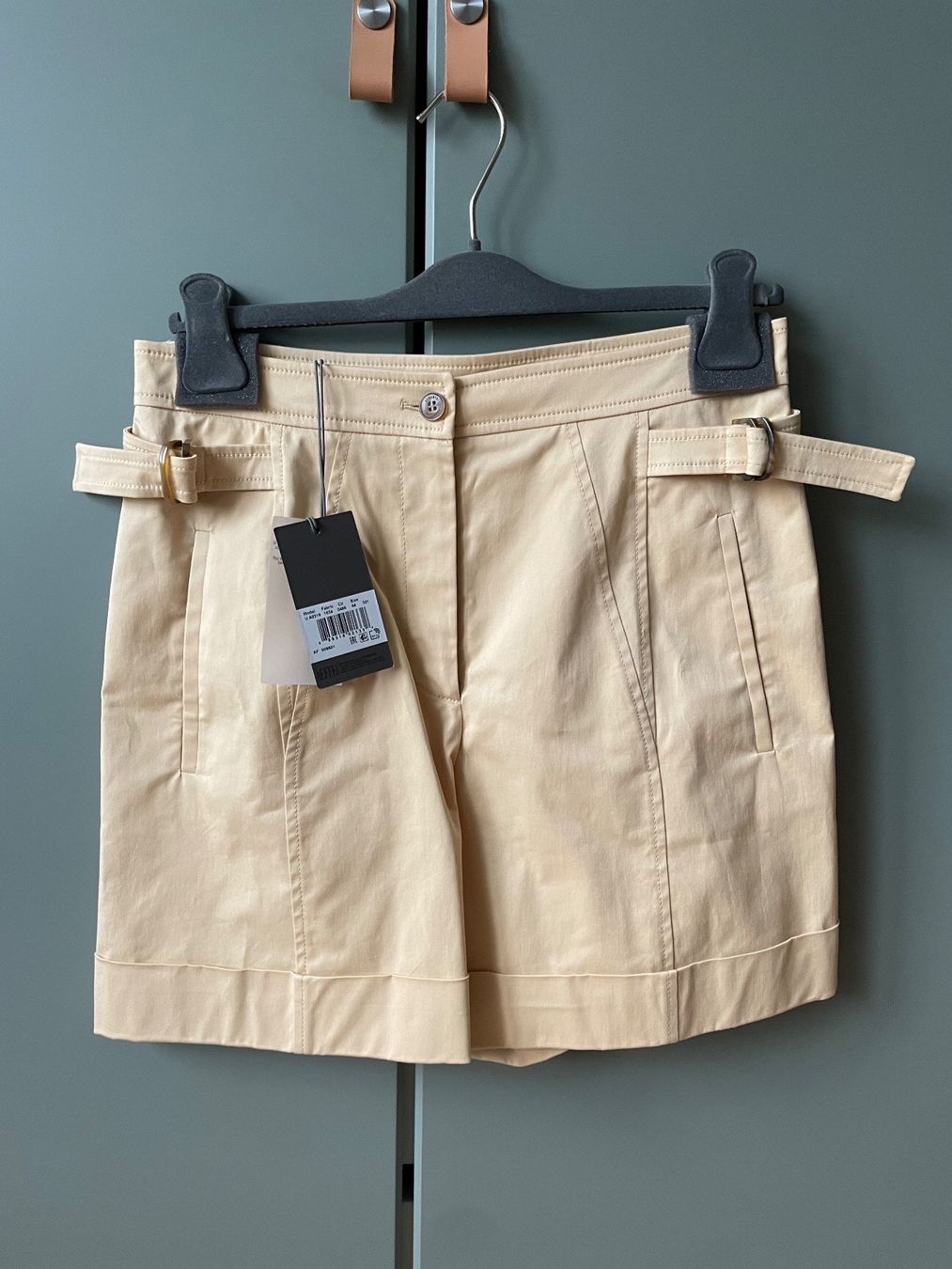 Pantaloni: Alberta Ferretti shorts IT44 EU40 – Nuovo e nell'imballaggio originale da zürich venduto da Ildiavolovesteprada 1