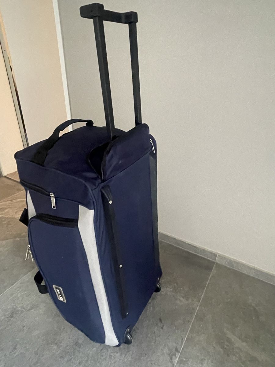 Borse: Grosse Reisetasche mit Rollen, dunkelblau – Usato da Opfikon venduto da janineschlosser 1