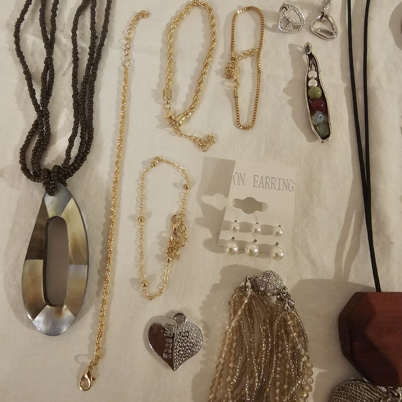 Altri gioielli: ENDET 85 teiligen schmuck lot diverses – Nuovo (secondo la descrizione) da wolfhalden venduto da 46464646 4