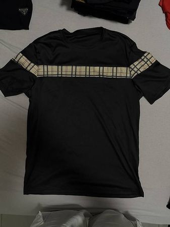 T-Shirt Nera Casual con Dettaglio Tartan  Taglia S / M