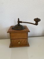 Antike Kaffeemühle aus Holz mit Schublade