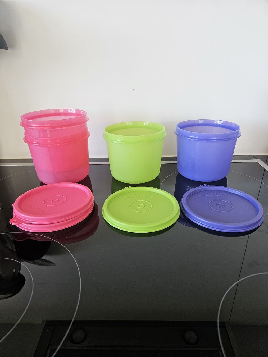 Tupperware Contenitori & Simili: Lot de 4 boîtes Tupperware colorées – Usato da Morges venduto da Mlle_Croft_91 1